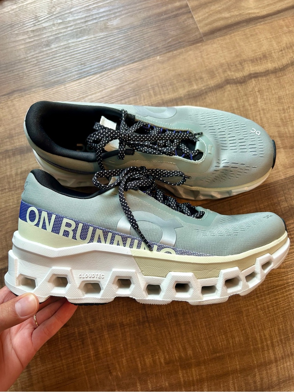 Like NEW On Running Women’s Cloud Monster